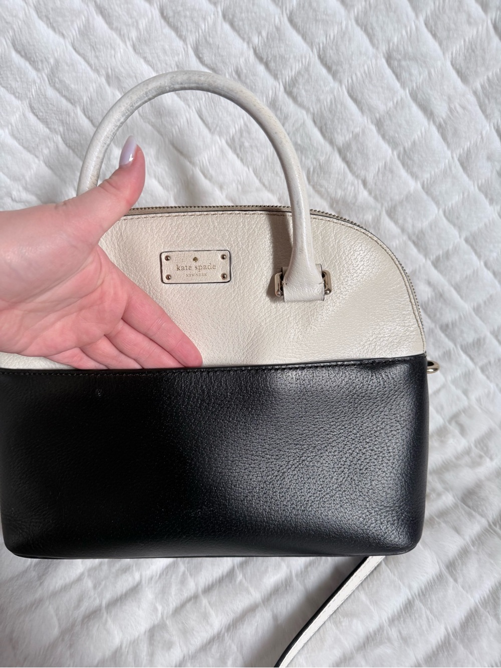 Classic Kate Spade Two-Tone Black and White Grove Street Carli Bag - Picture 4 of 12